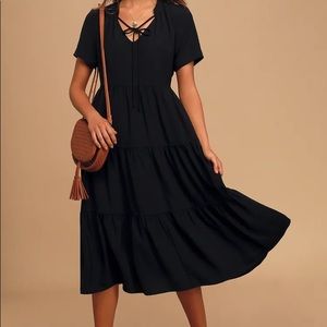 Black short sleeve tiered midi dress